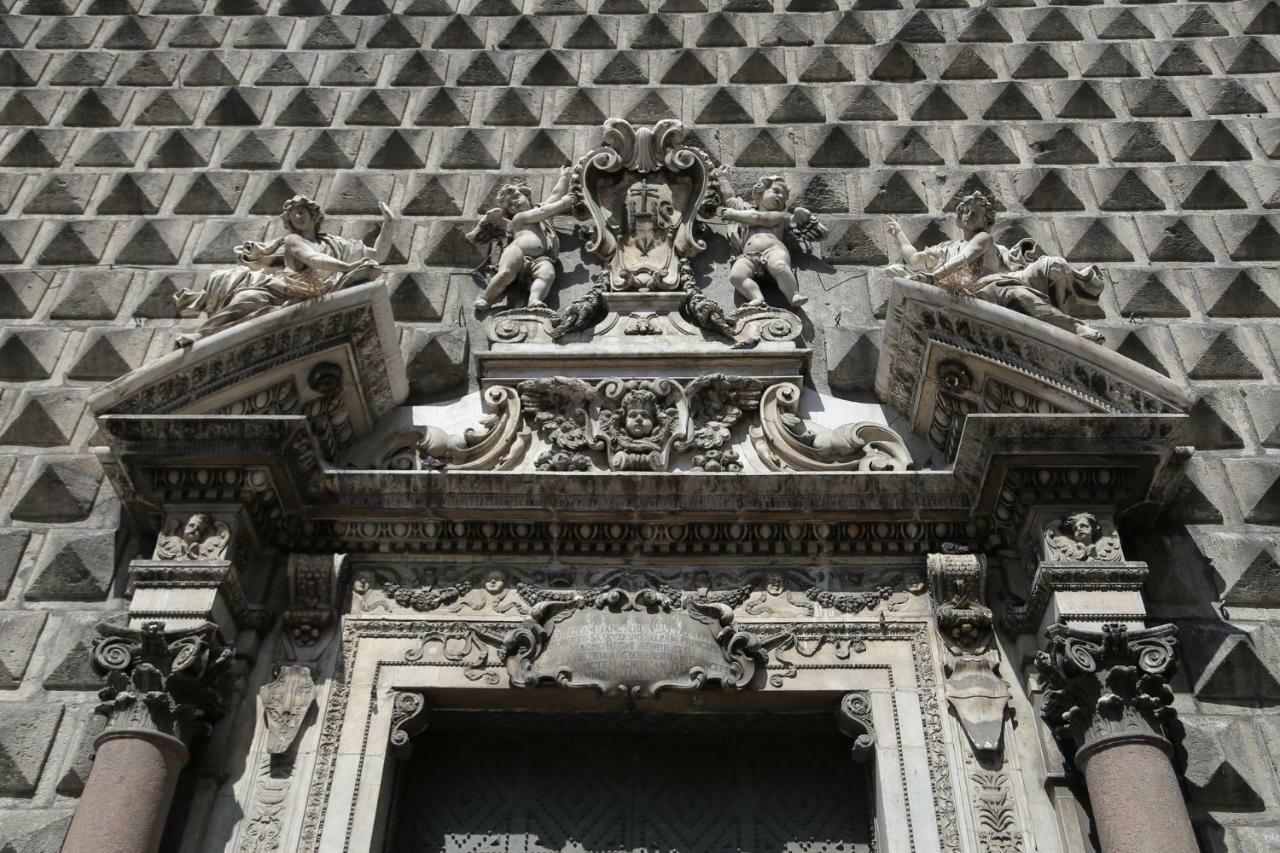Palazzo Carafa Della Spina Lägenhet Neapel Exteriör bild