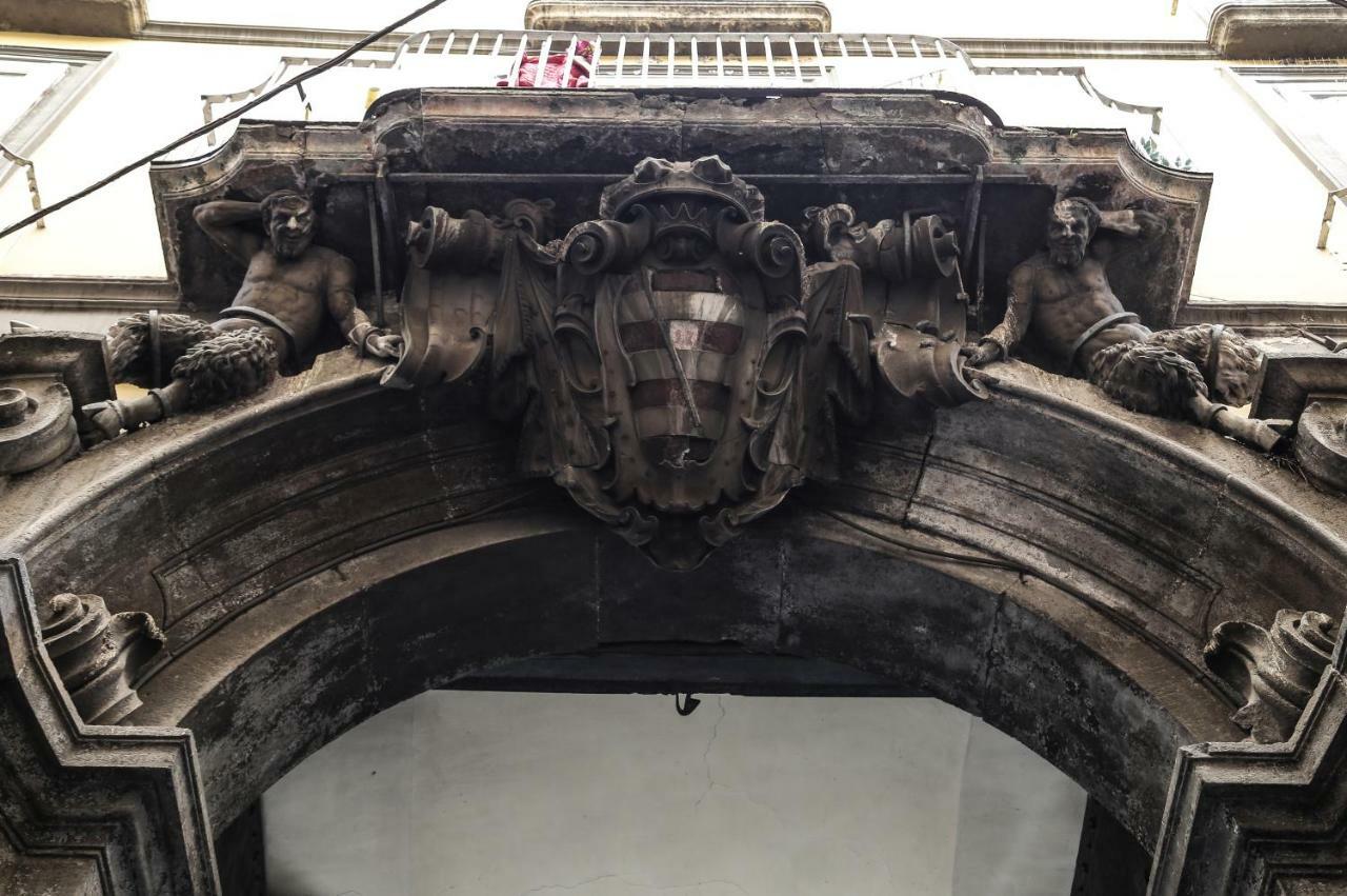 Palazzo Carafa Della Spina Lägenhet Neapel Exteriör bild